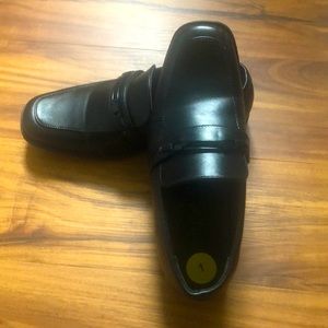 Black Perry Ellis leather shoe for kids size 1 in U.S